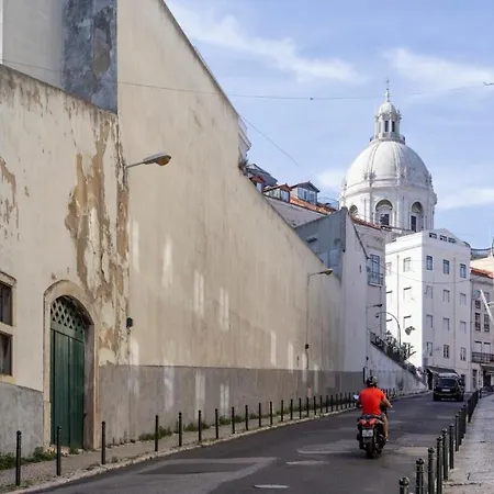 Plum Guide - Azul Peacock * Lisboa